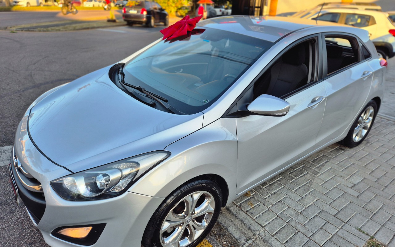 Hyundai i30 1.8 16V Aut. 5p 2015 Prata — foto 1 de 3