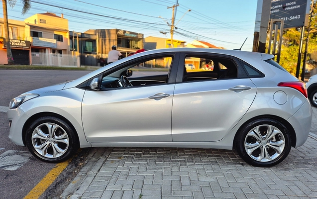 imagem-https://www.socarrao.com.br/sc-vehicle-images-prod/1026413/1776976978192-MjAyNjA0MjNfMTcyNzA5LmpwZw.jpg