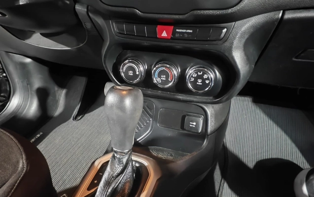 imagem-https://www.socarrao.com.br/sc-vehicle-images-prod/1026559/1776978942778-YTYyN2UxZTctZjQ1OC00YjVhLWFhY2UtNmVmNTk2OTJlNjE3LmpwZw.jpg