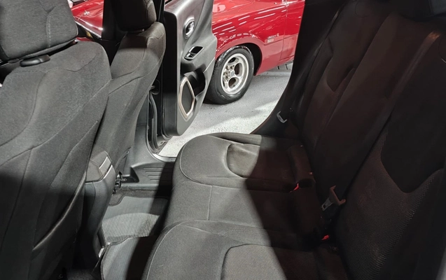 imagem-https://www.socarrao.com.br/sc-vehicle-images-prod/1026559/1776978942971-YmZhYTg1ZGYtODA0ZS00NzRjLTgxMDAtMWU1ZTEwZjg4MzNmLmpwZw.jpg