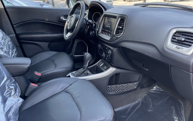imagem-https://www.socarrao.com.br/sc-vehicle-images-prod/1027600/1777034718738-003_887b798c7797bdedbe6fd41226dae619.jpeg
