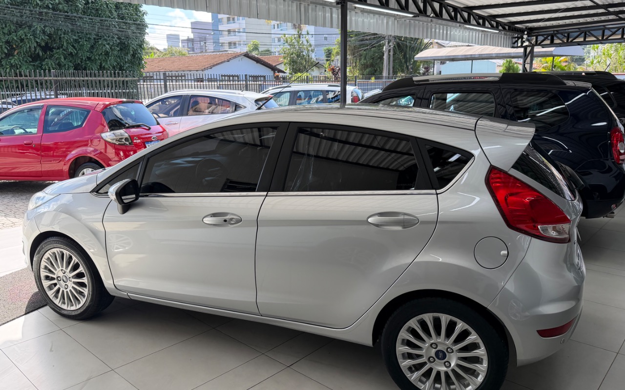 imagem-https://www.socarrao.com.br/sc-vehicle-images-prod/1027702/1777037589084-SU1HXzQ4NzIuanBlZw.jpeg