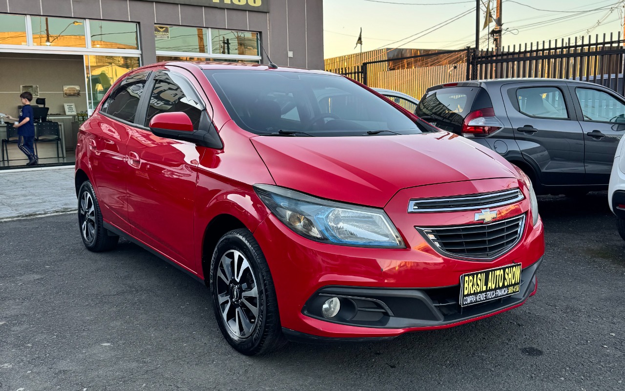 Chevrolet Onix HATCH LTZ 1.4 8V FlexPower 5p Mec. na cor Vermelho em Colombo / PR - 1027820