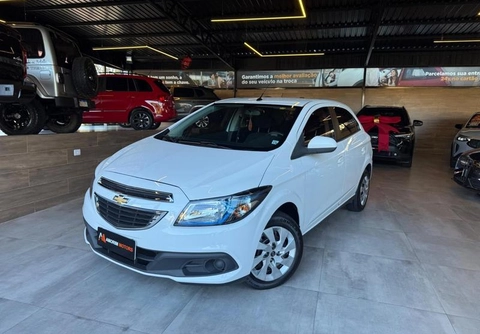 Chevrolet Onix 2014 Branco — foto 1 de 3