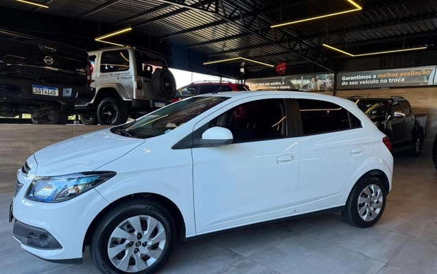 imagem-https://www.socarrao.com.br/sc-vehicle-images-prod/1028021/1785329102044-8017029_5_B_2aa7c0d4aa.jpeg