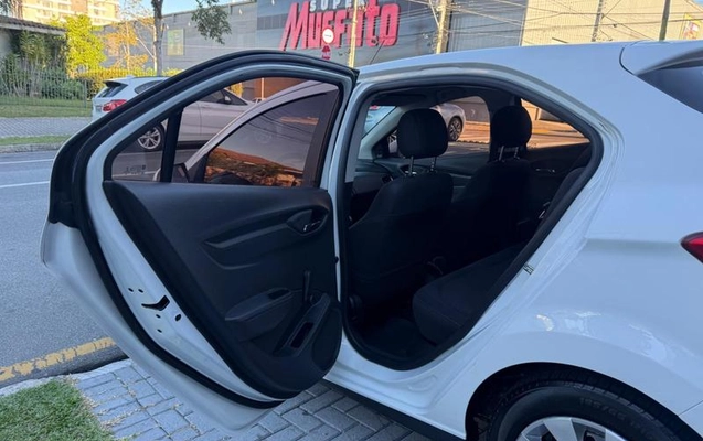 imagem-https://www.socarrao.com.br/sc-vehicle-images-prod/1028021/1785329102060-8017029_18_B_89e74eb105.jpeg