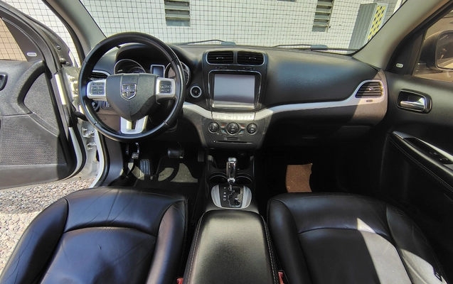 imagem-https://www.socarrao.com.br/sc-vehicle-images-prod/1028043/1777053616495-SU1HXzIwMjYwNDI0XzEyMTUwNDQzN19IRFIuanBn.jpg
