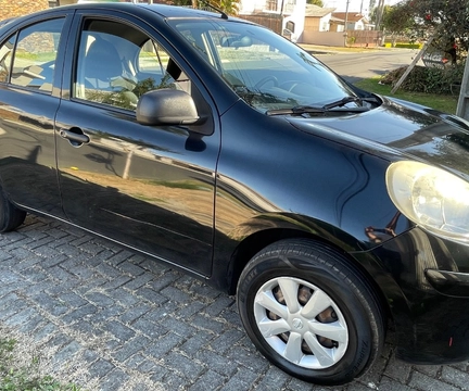 Nissan MARCH 1.0 16V Flex Fuel 5p 2013 Preto — foto 1 de 3