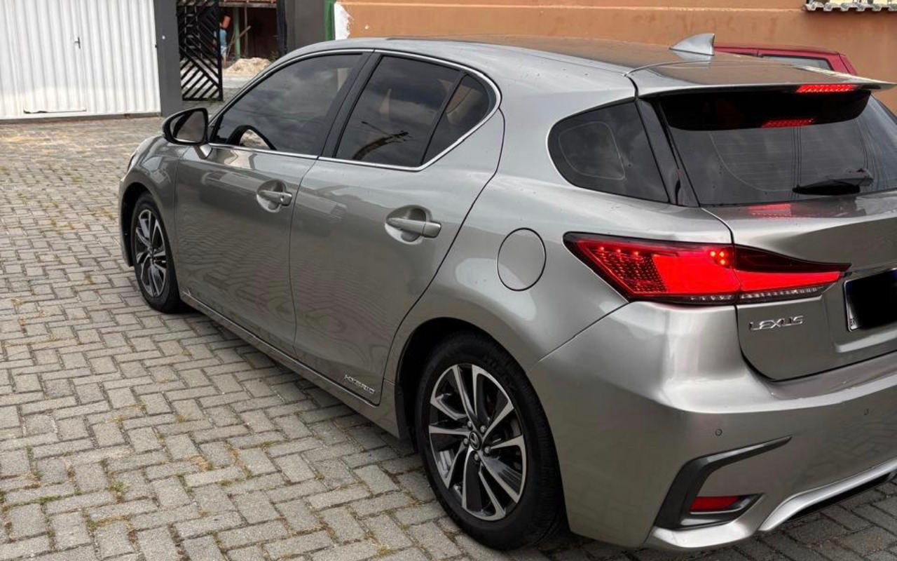 imagem-https://www.socarrao.com.br/sc-vehicle-images-prod/1028168/1777047791985-SU1HLTIwMjYwNDI0LVdBMDA3OS5qcGc.jpg