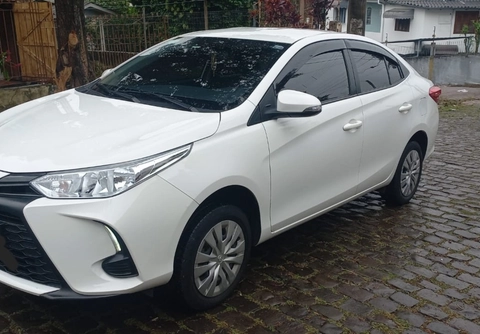 Toyota Yaris 2024 Branco — foto 1 de 3