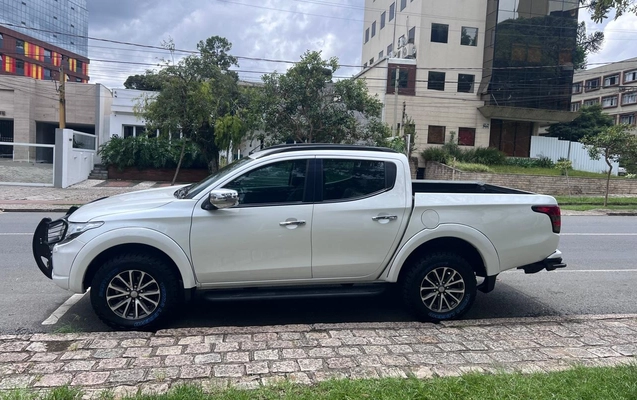 imagem-https://www.socarrao.com.br/sc-vehicle-images-prod/1028866/1777059818505-V2hhdHNBcHAgSW1hZ2UgMjAyNi0wNC0yNCBhdCAwOS41OS4wNyAoNSkuanBlZw.jpeg