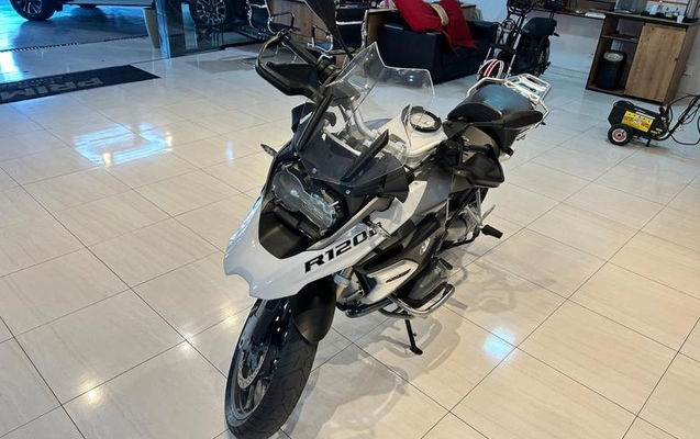 imagem-https://www.socarrao.com.br/sc-vehicle-images-prod/1029071/1789060487240-8025862_1_B_bd7ca7a9d2.jpeg