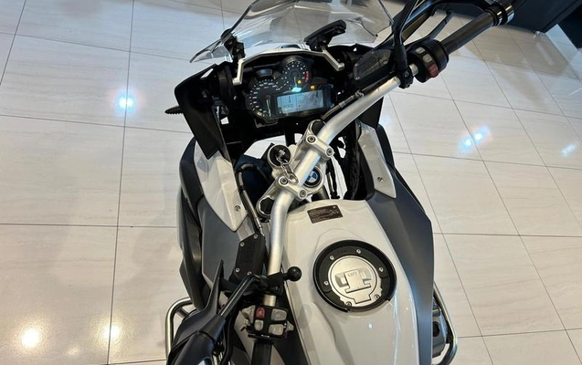 imagem-https://www.socarrao.com.br/sc-vehicle-images-prod/1029071/1789060487242-8025862_11_B_6a8fd00c36.jpeg