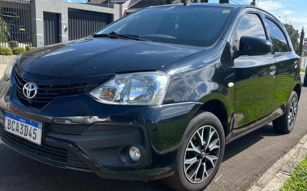 Toyota Etios X 1.3 Flex 16V 5p Mec. na cor Preto em Ponta Grossa / PR - 1029403