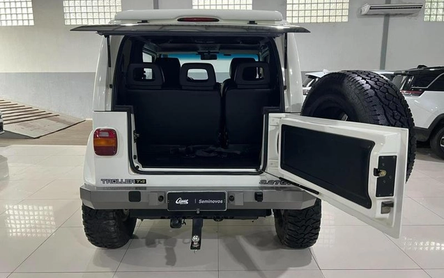 imagem-https://www.socarrao.com.br/sc-vehicle-images-prod/1030019/1786467809078-7940427_1_B_449b9994c4.jpeg
