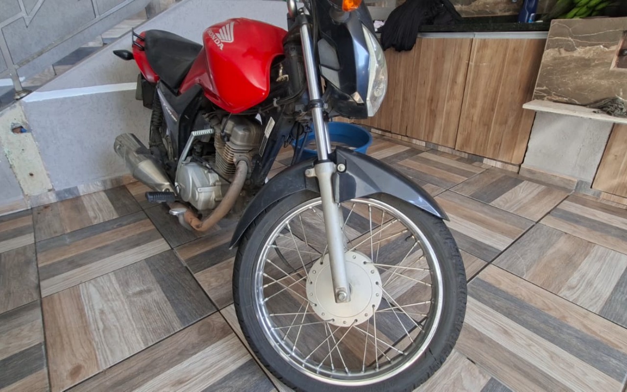 Honda CG 125 FAN / FAN KS / 125 i FAN  na cor Vermelho em Curitiba / PR - 1030075