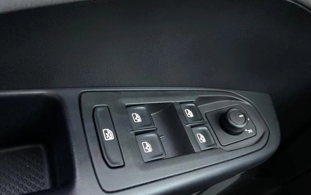 imagem-https://www.socarrao.com.br/sc-vehicle-images-prod/1030203/1788636861122-8016959_17_B_cb6afed91f.jpeg