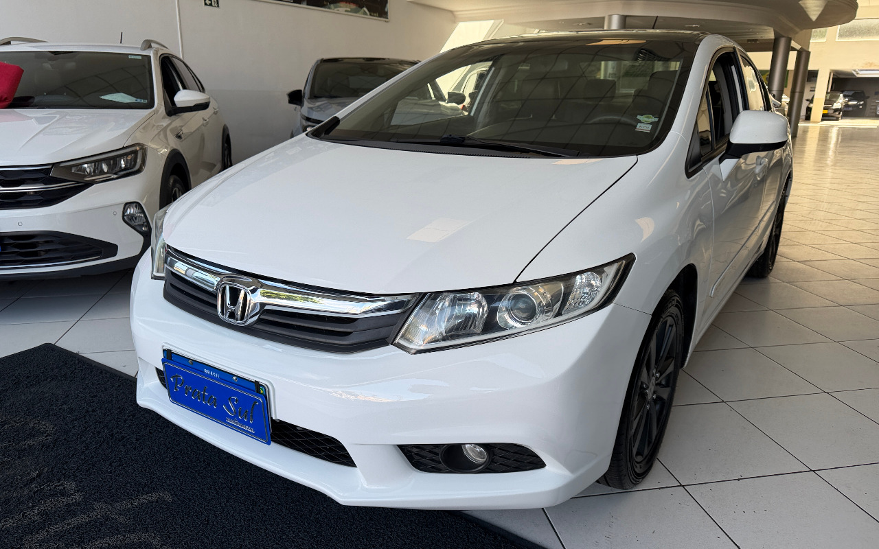 Honda Civic Sedan LXS 1.8/1.8 Flex 16V Mec. 4p na cor Branco em Curitiba / PR - 1031250