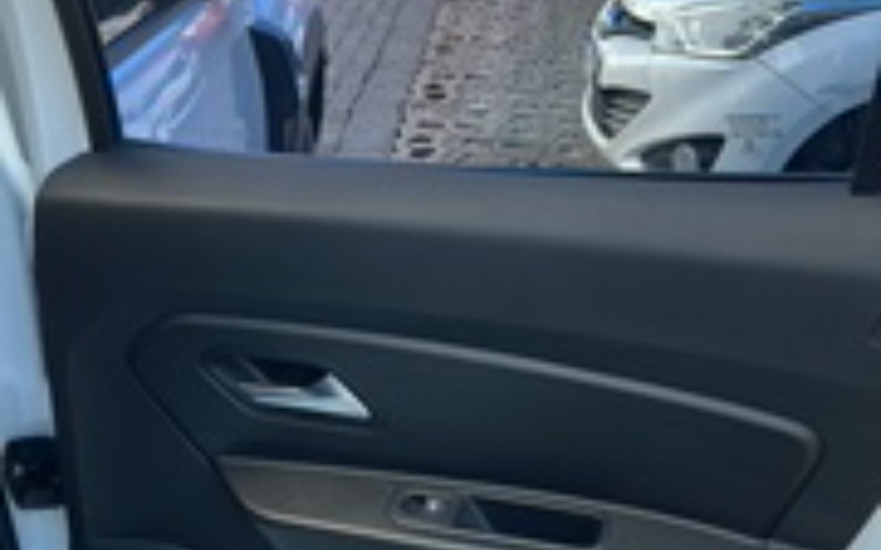 imagem-https://www.socarrao.com.br/sc-vehicle-images-prod/1032074/1777294056432-OTNDQzQ3NTctODdCOS00MTU1LTk1OTYtQTE2RkY1NEY5NTNCLkpQRw.JPG