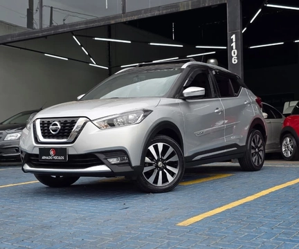 Nissan KICKS 2018 Prata — foto 1 de 3