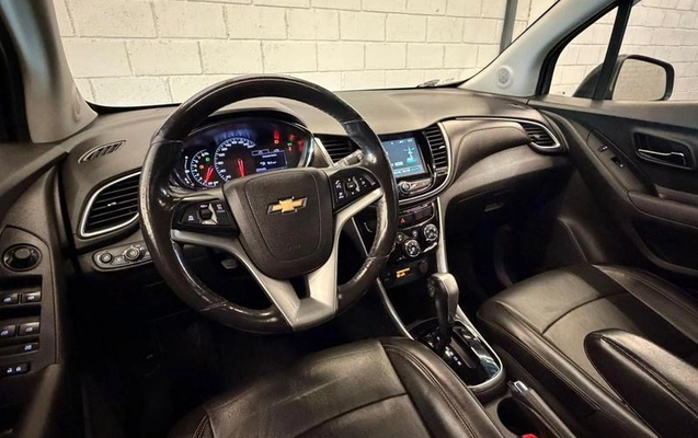 imagem-https://www.socarrao.com.br/sc-vehicle-images-prod/1032578/1777303181187-8004785_13_B_432badd3e9.jpeg
