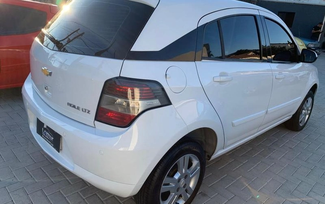 imagem-https://www.socarrao.com.br/sc-vehicle-images-prod/1032657/1785425404610-8031401_0_B_988d2723a3.jpeg
