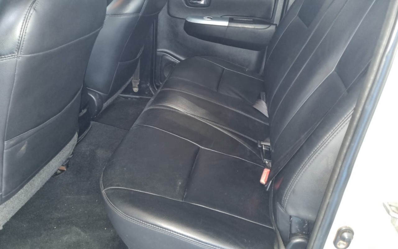 imagem-https://www.socarrao.com.br/sc-vehicle-images-prod/1032885/1777309190025-SW1hZ2VtIGRvIFdoYXRzQXBwIGRlIDIwMjUtMTAtMTMgw6AocykgMTUuMzcuMTFfZDYxNTNmZTkuanBn.jpg