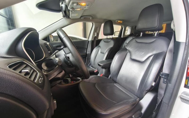 imagem-https://www.socarrao.com.br/sc-vehicle-images-prod/1033369/1787167239489-8032654_11_B_55c3ea66dd.jpeg