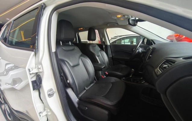 imagem-https://www.socarrao.com.br/sc-vehicle-images-prod/1033369/1787167239490-8032654_14_B_62b0ab298a.jpeg