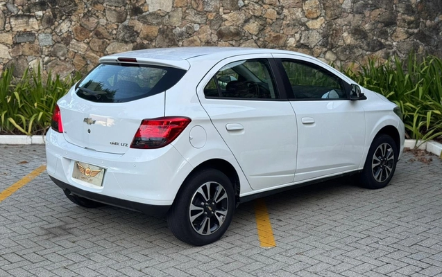 imagem-https://www.socarrao.com.br/sc-vehicle-images-prod/1033793/1777321012547-003_537cd38b5198be3b810fe73bdd22b2cb.jpeg