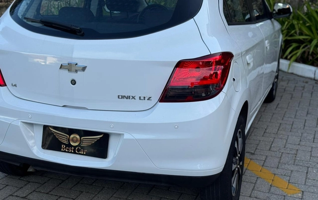 imagem-https://www.socarrao.com.br/sc-vehicle-images-prod/1033793/1777321012548-003_743cd4d97c264724c9e6623e4d4517c3.jpeg