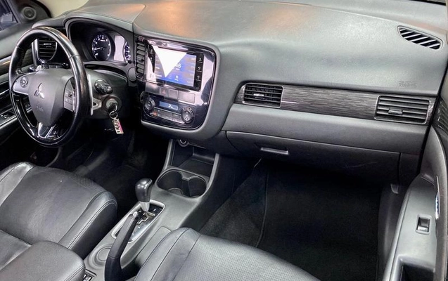 imagem-https://www.socarrao.com.br/sc-vehicle-images-prod/1034031/1783429733009-8006816_9_B_aa34057319.jpeg