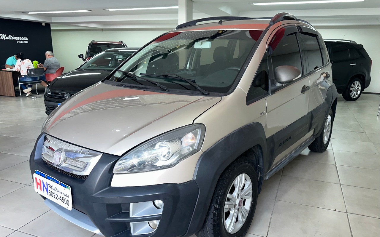 Fiat Idea Advent./ Adv.LOCKER 1.8 mpi Flex 5p na cor Bege em Curitiba / PR - 1034143