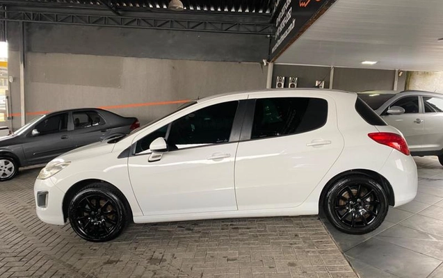 imagem-https://www.socarrao.com.br/sc-vehicle-images-prod/1035568/1780920682605-8030236_3_B_2da2effd16.jpeg