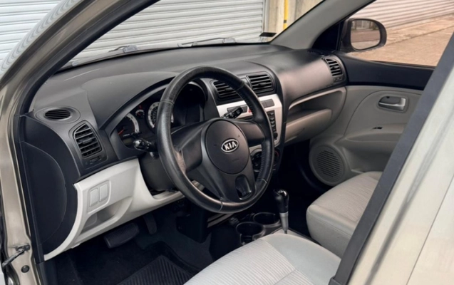 imagem-https://www.socarrao.com.br/sc-vehicle-images-prod/1035869/1787068908689-GlgGVRTiX1dlpBg5aJXWm8MIjZbSf51i.jpg