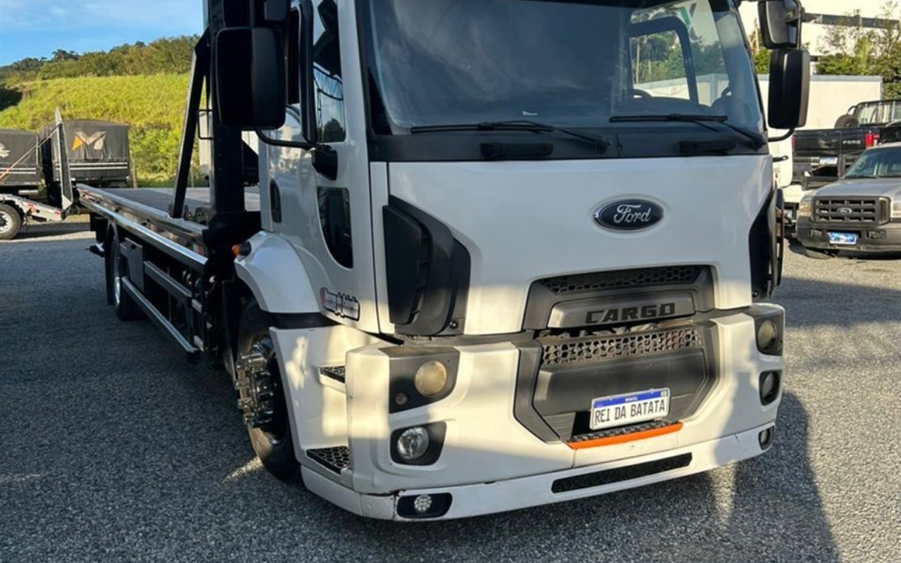 Ford CARGO 1719 Turbo 2p (diesel)(E5) na cor Branco em Blumenau / SC - 1036229
