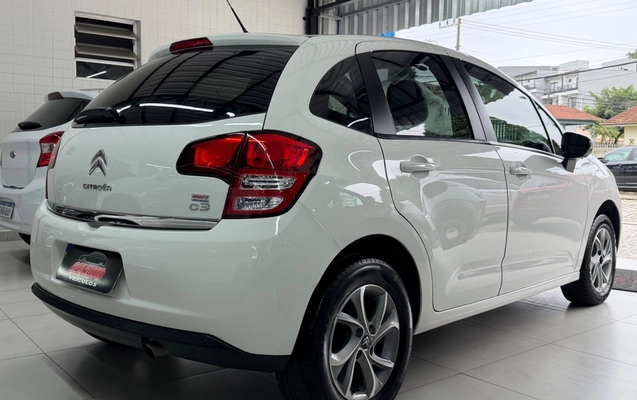 imagem-https://www.socarrao.com.br/sc-vehicle-images-prod/1036391/1777401458114-SU1HXzUyMjQuanBlZw.jpeg