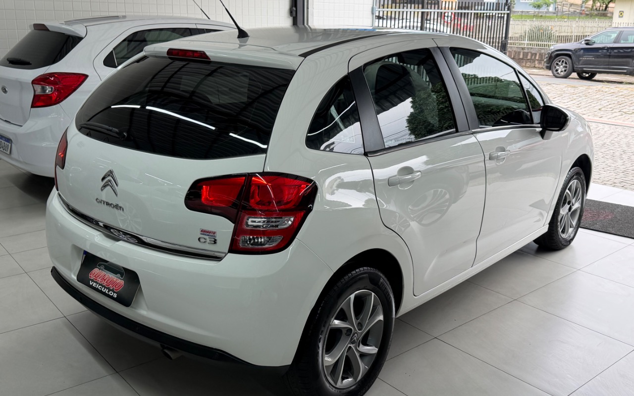 imagem-https://www.socarrao.com.br/sc-vehicle-images-prod/1036391/1777401458169-SU1HXzUyMjMuanBlZw.jpeg