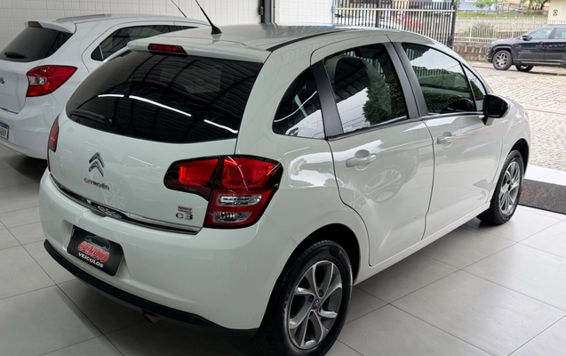 imagem-https://www.socarrao.com.br/sc-vehicle-images-prod/1036391/1777401458169-SU1HXzUyMjMuanBlZw.jpeg