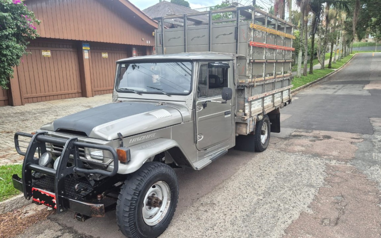 imagem de Picape CD 2p Chassi Longo Diesel