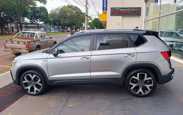 imagem-https://www.socarrao.com.br/sc-vehicle-images-prod/1036489/1777403631279-VlcgVEFPUyAxLjQgMjUwIFRTSSBUT1RBTCBGTEVYIEhJR0hMSU5FIDIwMjQgUFJBVEEgOS5qcGc.jpg