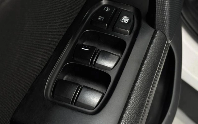 imagem-https://www.socarrao.com.br/sc-vehicle-images-prod/1036680/1788882851236-8037885_5_B_a4449aebc7.jpeg