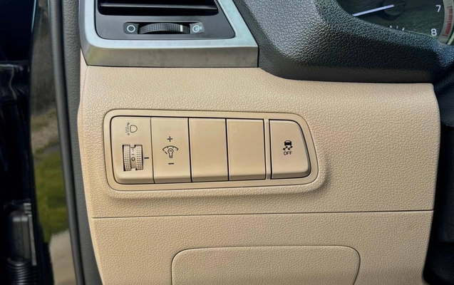 imagem-https://www.socarrao.com.br/sc-vehicle-images-prod/1037946/1777472465408-1e07c5a6d7ef4a15b282b23077f8a080_1777472313553.jpeg