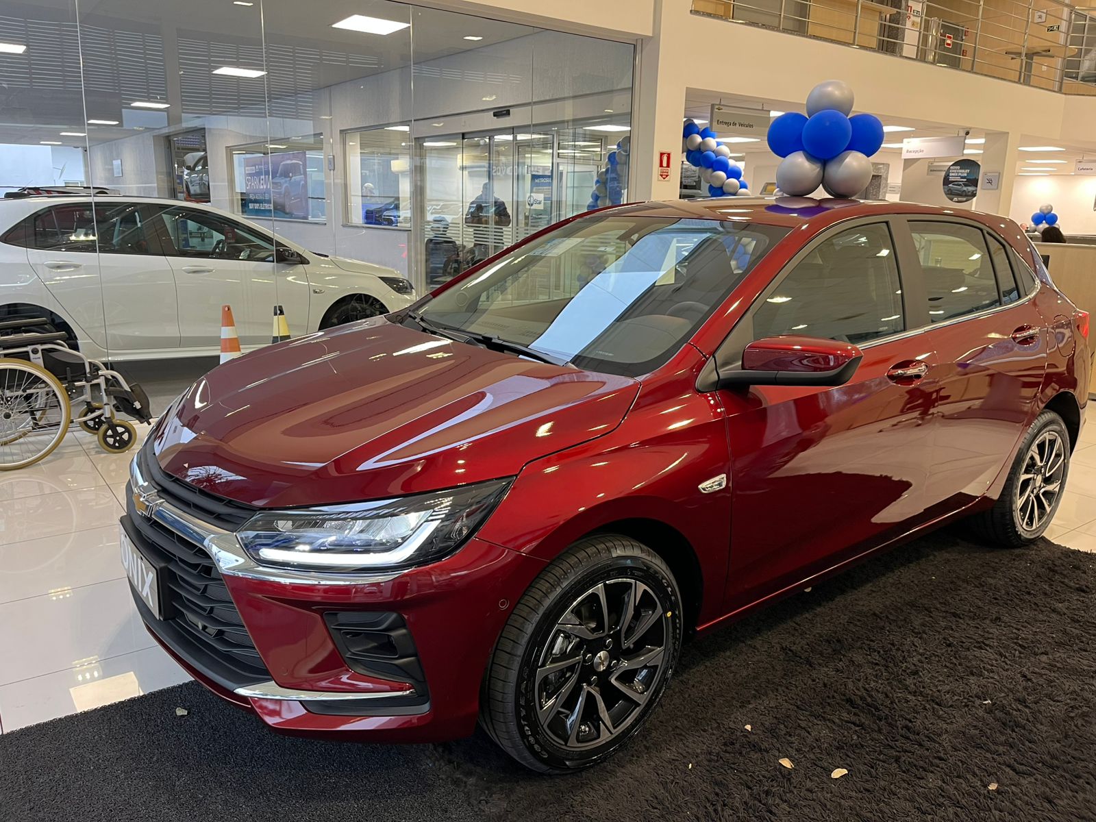 Chevrolet Onix HATCH PREM. 1.0 12V TB Flex 5p Aut. na cor Vermelho em Curitiba / PR - 10387