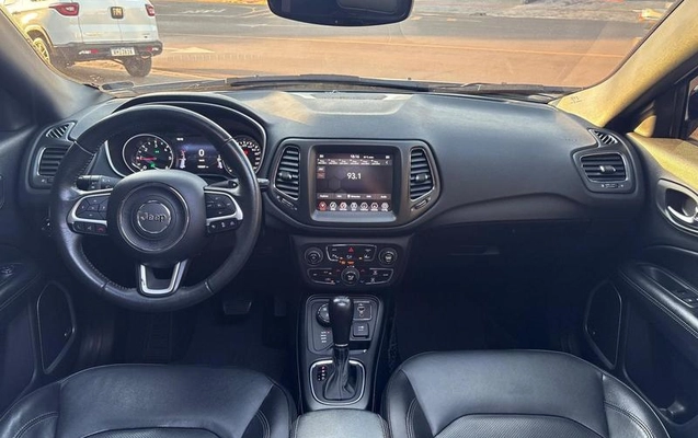 imagem-https://www.socarrao.com.br/sc-vehicle-images-prod/1039788/1789422162620-7866373_4_B_9a2203a686.jpeg