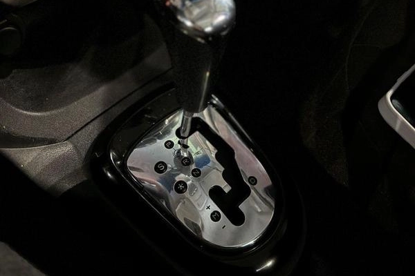 imagem-https://www.socarrao.com.br/sc-vehicle-images-prod/1043681/1784052737982-7702478_7_B_1924a135ef.jpeg