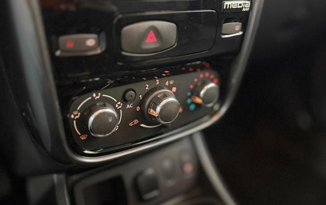 imagem-https://www.socarrao.com.br/sc-vehicle-images-prod/1043882/1788466104848-8036576_15_B_5e4764845f.jpeg