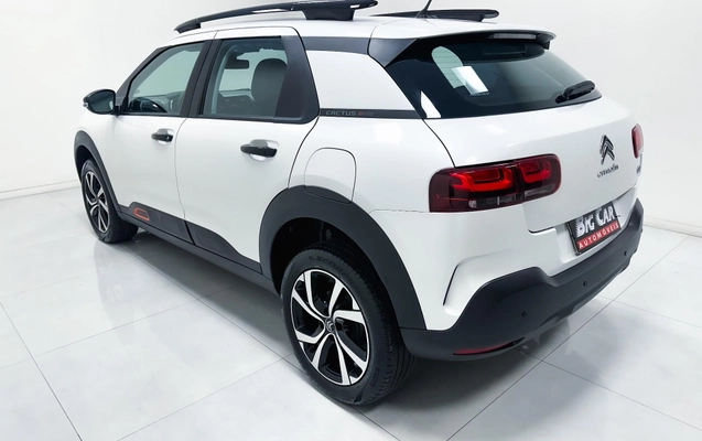 imagem-https://www.socarrao.com.br/sc-vehicle-images-prod/1045976/1786630106876-868b6cae4c904b339fd3b937e70d2da5_1777495548611.jpg