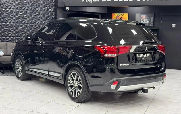 imagem-https://www.socarrao.com.br/sc-vehicle-images-prod/1048646/1789585197659-8042357_5_B_232d142071.jpeg
