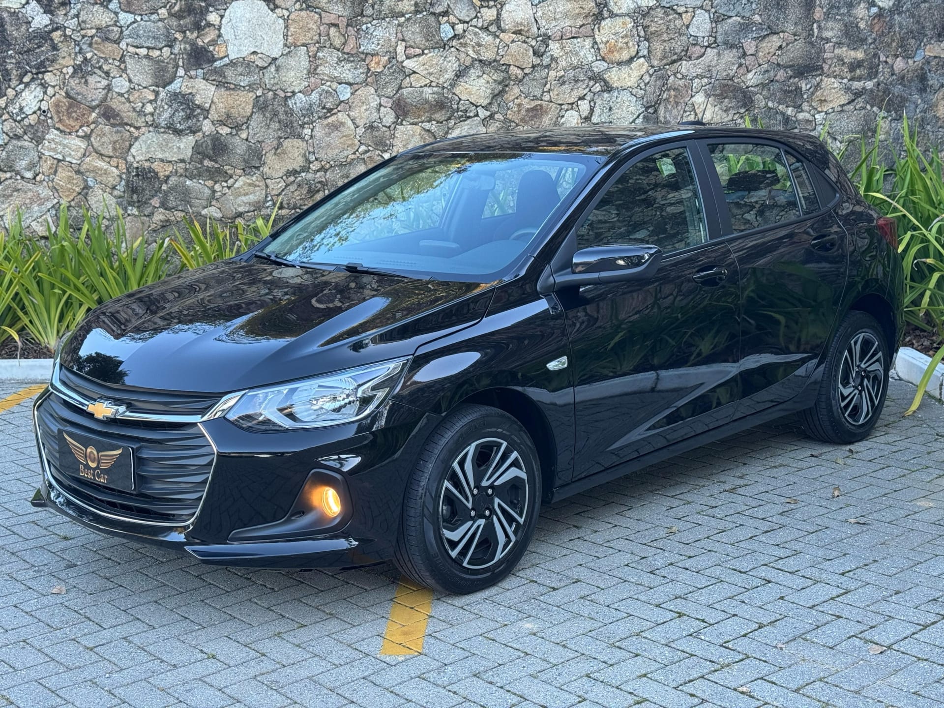 Chevrolet Onix HATCH LT 1.0 12V TB Flex 5p Mec. na cor Preto em São José / SC - 10658